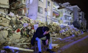 Pelo menos 6 mortos e quase 300 feridos na Turquia após novos sismos