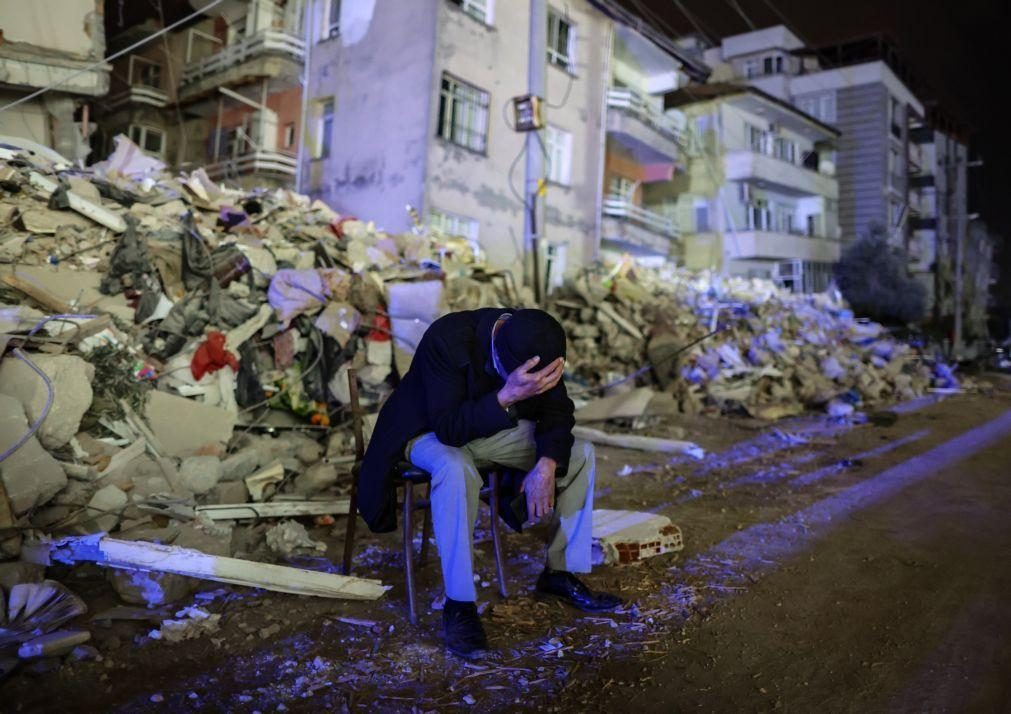 Pelo menos 6 mortos e quase 300 feridos na Turquia após novos sismos