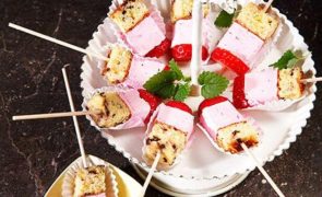 Espetadinhas carnavalescas - A receita ideal para deixar os mais novos entretidos