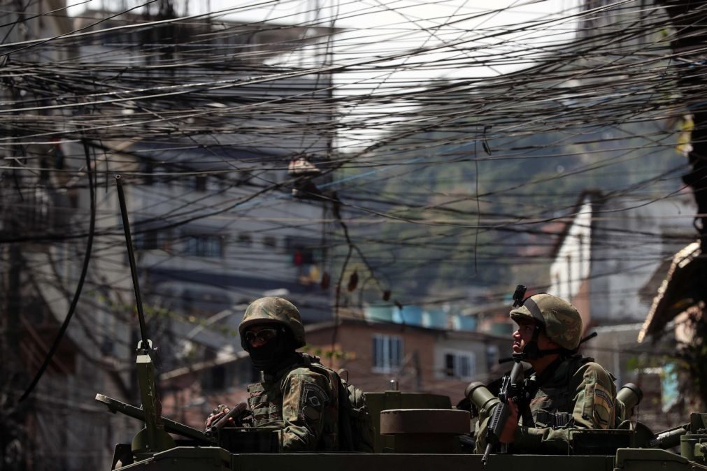 Dois polícias envolvidos em morte de turista espanhola em favela brasileira foram presos