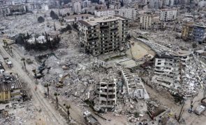 Número de mortos na Turquia devido aos sismos sobe para 43.556