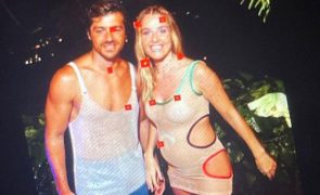 Kelly Bailey grávida no Carnaval com as mamocas à mostra [vídeo]