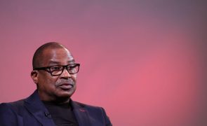 Ex-presidente do parlamento são-tomense apresenta queixa por difamação contra PM