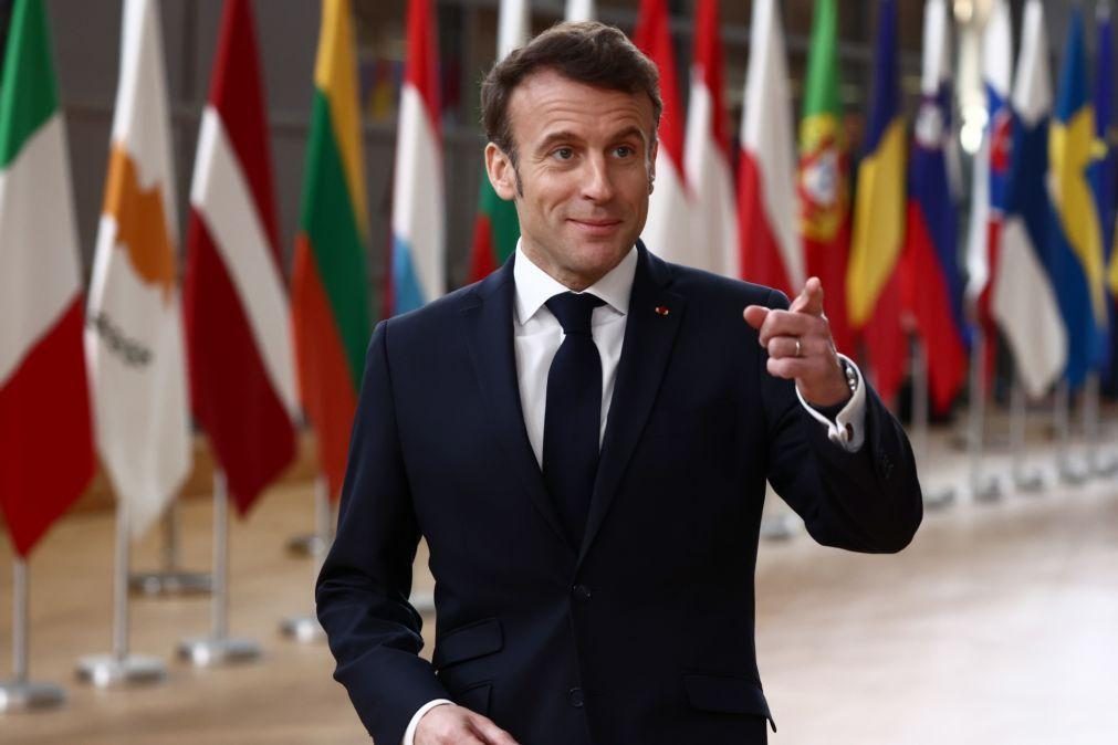 Presidente francês participa em sessão solene no parlamento angolano em 02 de março