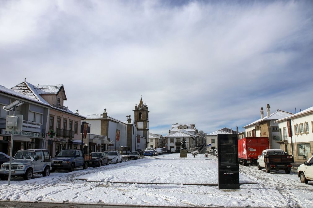 Alunos de Mogadouro regressam à escola após paragem de um dia devido à neve