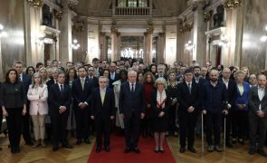 Parlamento cumpre minuto de silêncio pelas vítimas da guerra na Ucrânia