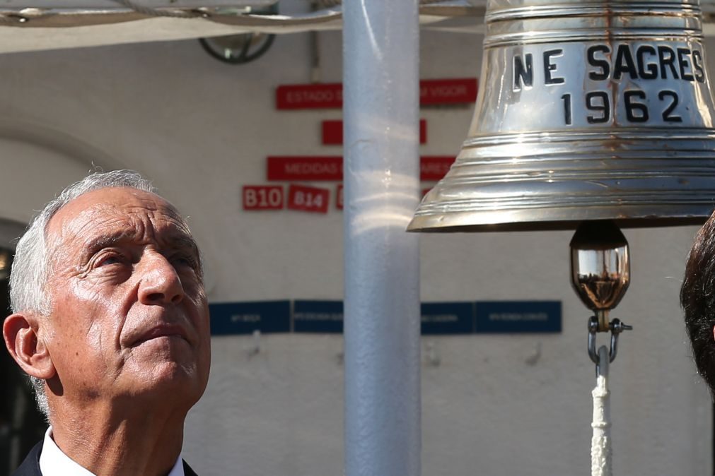 Presidente da República condecora Navio escola Sagres,