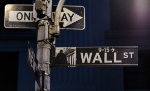 Wall Street cai com inflação a acelerar em janeiro