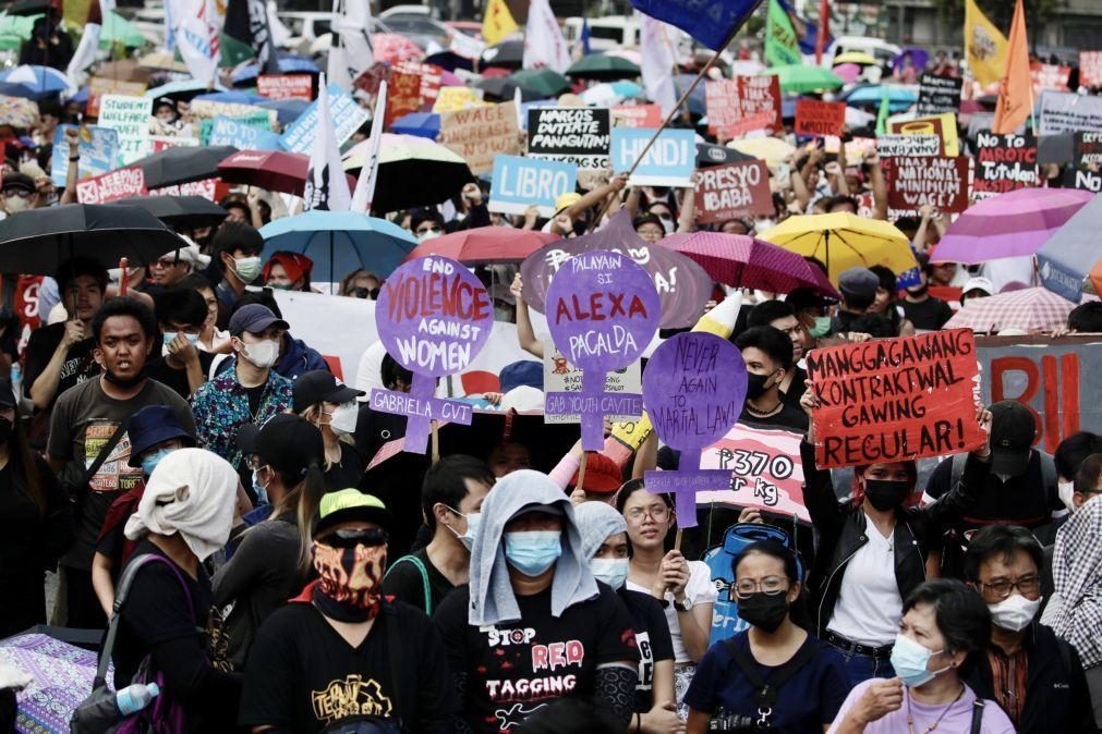 Mais de um milhar de Filipinos assinala revolução que afastou pai do atual Presidente