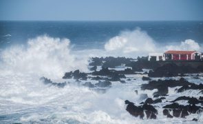 IPMA alerta para ondas até nove metros e rajadas até 100km/hora nos Açores