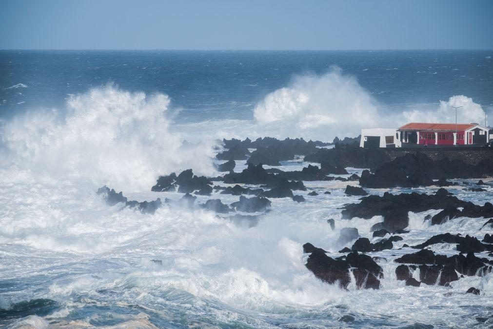 IPMA alerta para ondas até nove metros e rajadas até 100km/hora nos Açores