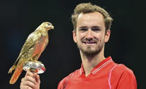 Medvedev conquista torneio de Doha ao vencer Murray na final