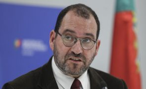 Ministro diz que estão ser feitas contas para avaliar recuperação de serviço de docentes