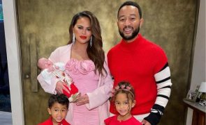 John Legend - Partilha adorável foto da família: “A melhor companhia”
