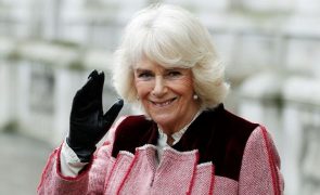 Camilla Parker Bowles escolhe estilista favorito da princesa Diana para a coroação