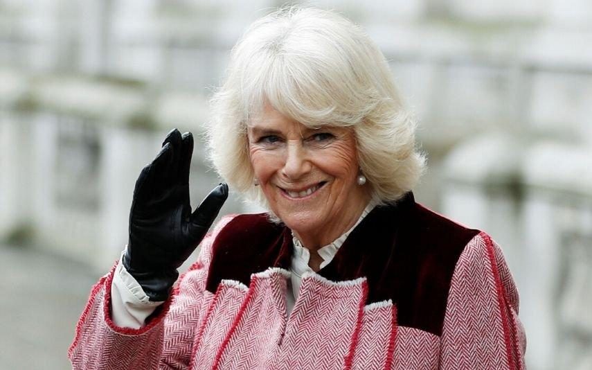 Camilla Parker Bowles escolhe estilista favorito da princesa Diana para a coroação