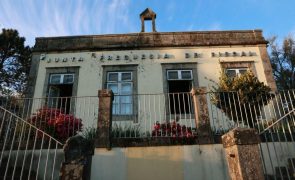 Escola primária onde estudou Variações vai ser centro interpretativo de tributo ao cantor
