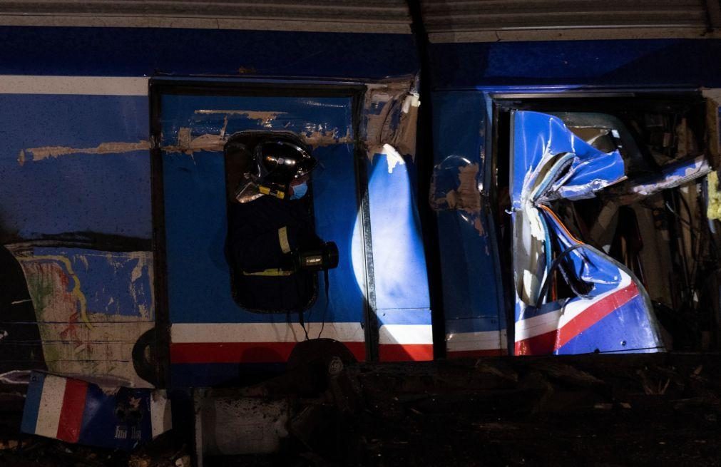Choque entre comboios na Grécia faz pelo menos 32 mortos