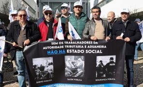 Trabalhadores dos impostos protestam em Lisboa e dizem que são essenciais ao Estado social