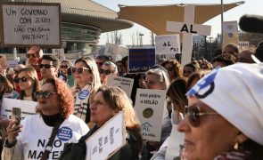 Centenas protestam em Lisboa contra limitações ao alojamento local