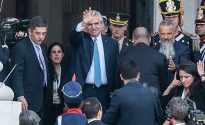 Presidente argentino ataca justiça e defende o seu mandato