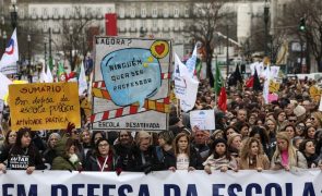 Professores voltam hoje à greve