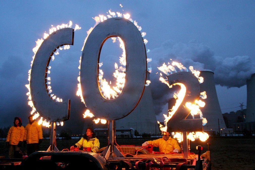 Emissões de CO2 subiram menos do que esperado em 2022 - relatório