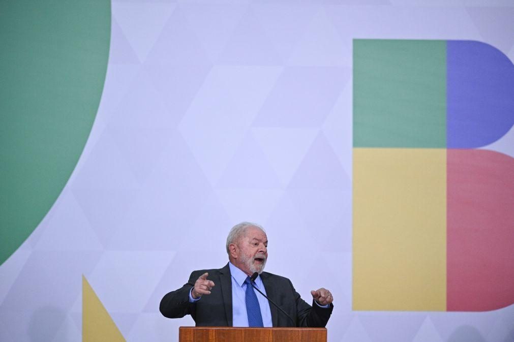 Ucrânia: Lula da Silva reitera a Zelensky vontade do Brasil em participar em iniciativas de paz