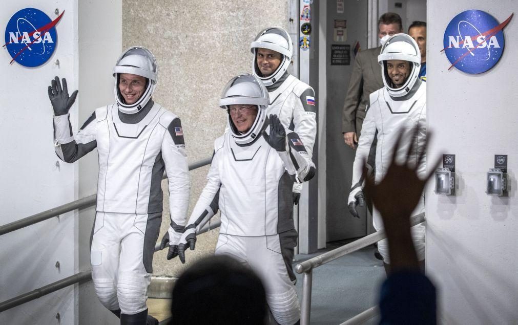 Austronautas da SpaceX chegam à Estação Espacial Internacional