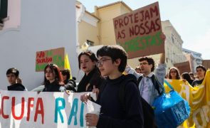 Centenas de jovens ativistas pelo clima marcham em Lisboa