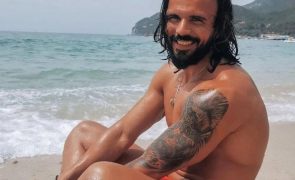 O Triângulo Só de toalha enrolada, Domingos mostra zona íntima e o momento já é viral