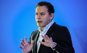 Governo está a impor 