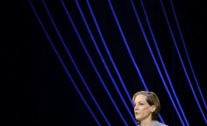 Putin usa métodos comparáveis à era soviética -- Historiadora Anne Applebaum