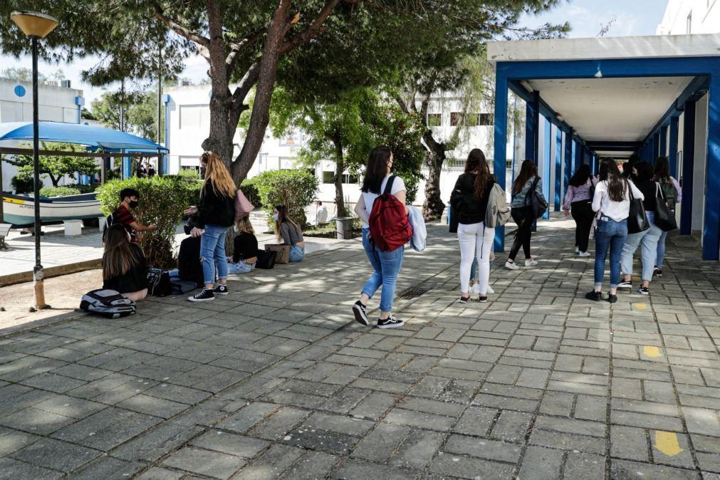 Escolas públicas organizam visitas de estudo que deixam alunos carenciados de fora