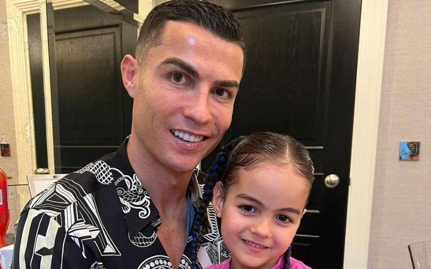 Cristiano Ronaldo Momento amoroso! CR7 mostra filhos mais novos a dançar