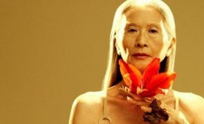 Conheça a modelo que aos 71 anos conquista o mundo da Moda
