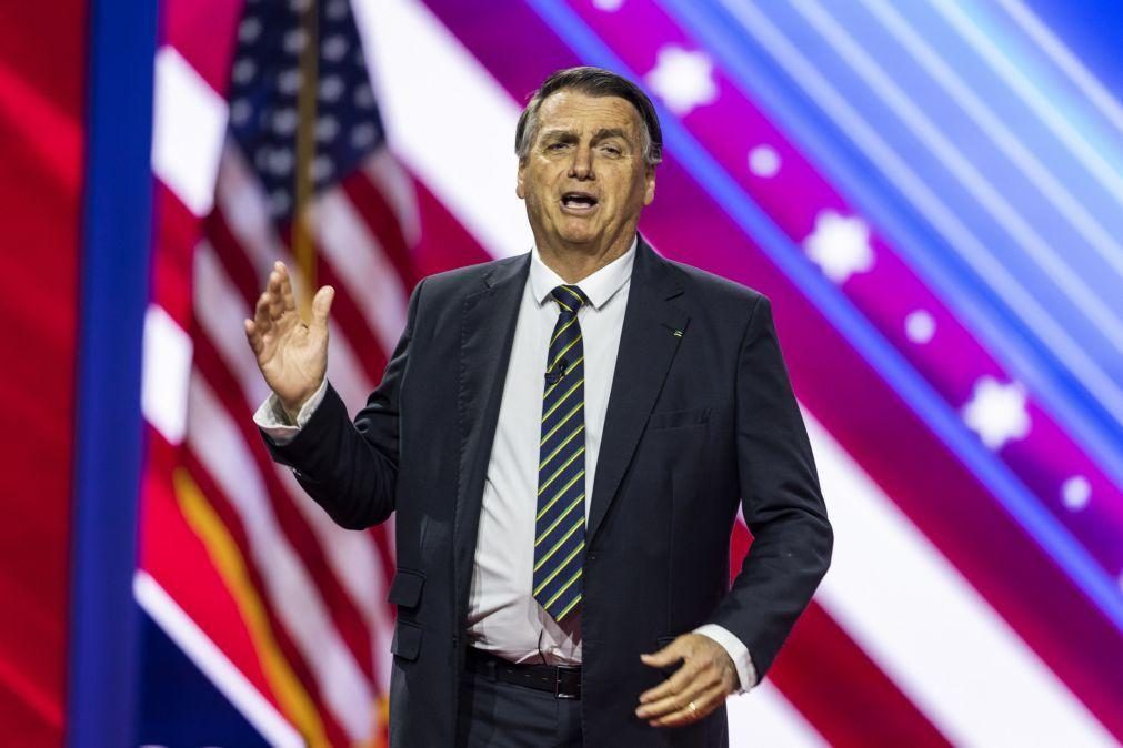 Bolsonaro aplaudido de pé por discurso pró-armas e antivacinas em conferência nos EUA