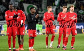 Eintracht empata e falha 'assalto' à 'Champions' na Alemanha