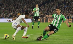 Real Madrid empata com Bétis e vê líder FC Barcelona mais longe