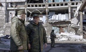 Ministro da Defesa russo visita cidade ucraniana de Mariupol
