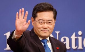 Ucrânia: China nega ter vendido armas à Rússia e diz estar empenhada na paz