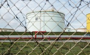 Greve em França contra reforma das pensões está a bloquear refinarias