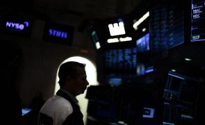 Wall Street cai no início da sessão à espera de sinais da Fed