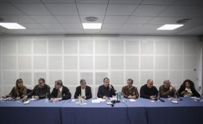 Professores defendem greve às avaliações e mais paralisações por distritos