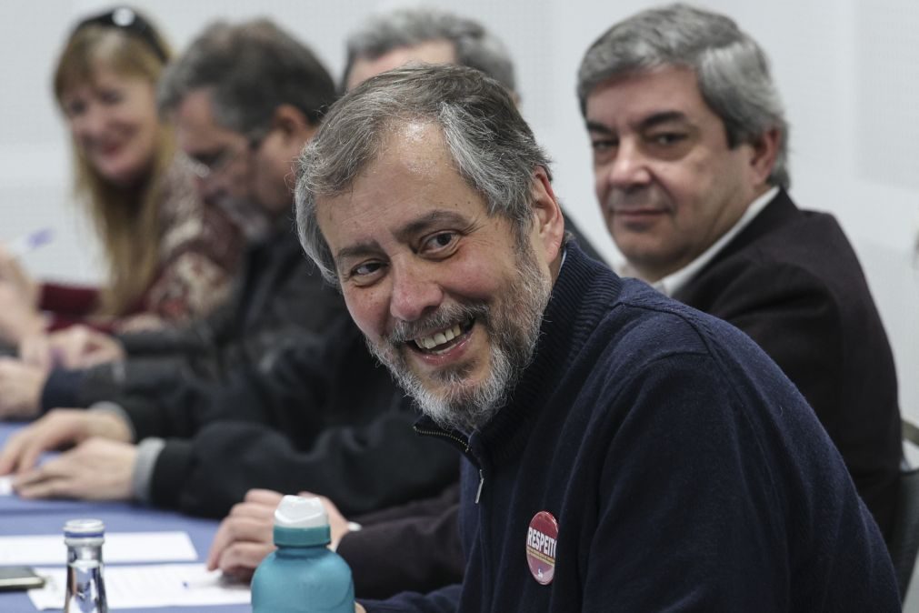Sindicatos apresentam queixa em tribunal contra ministério da Educação