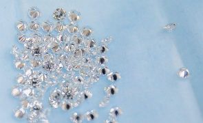 EUA empenhados em interromper fluxo de receitas da Rússia com diamantes