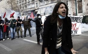 Cerca de 50 mil pessoas manifestam-se na Grécia após acidente ferroviário