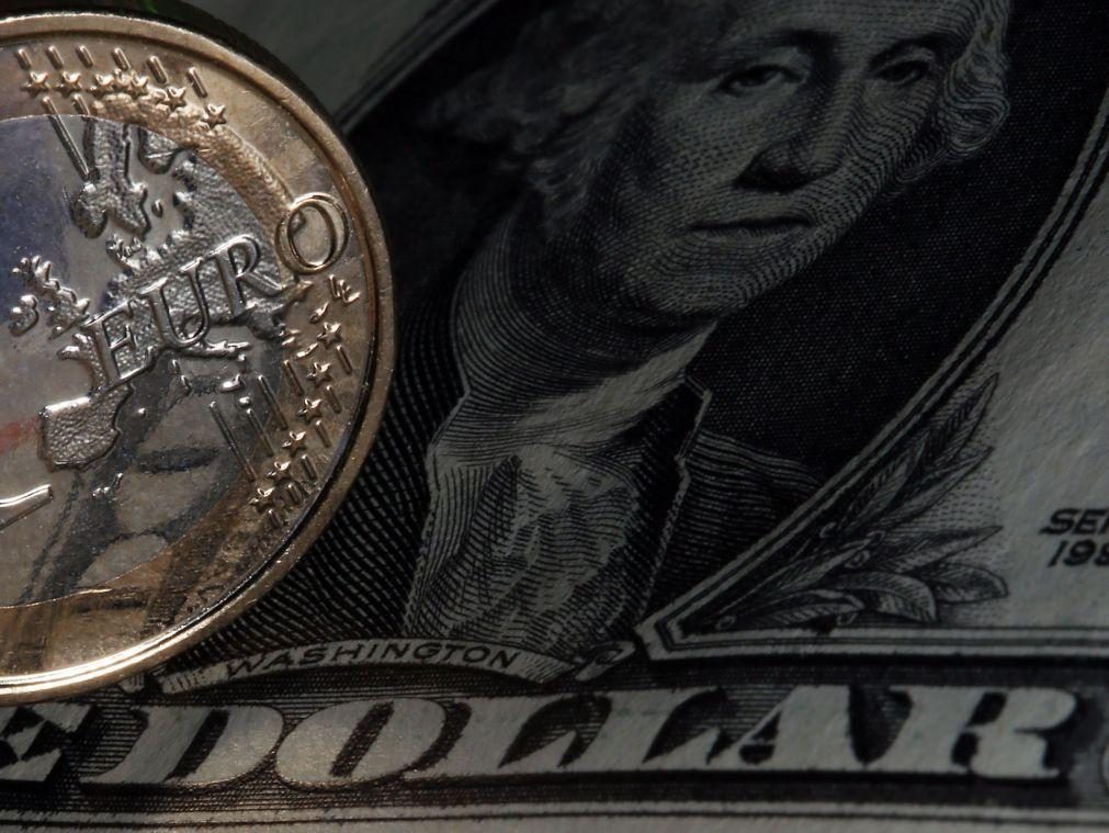 Euro continua abaixo de 1,06 dólares