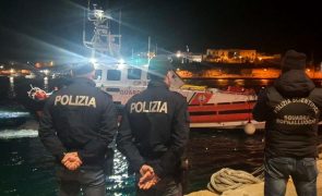Guarda costeira italiana resgata 38 imigrantes após naufrágio em Lampedusa