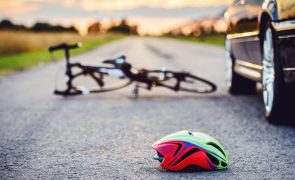 Taxista atropela mortalmente ciclista de 20 anos, deixa cliente em hotel e foge de TVDE